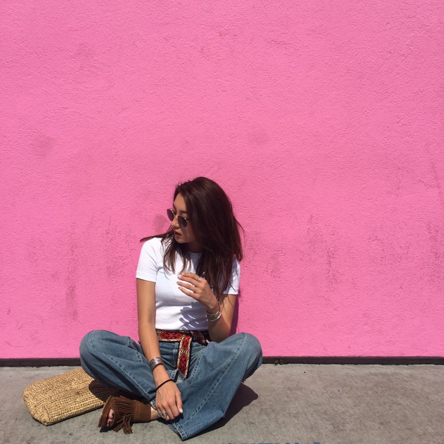 LAにて、ピンクの壁が可愛いお店で