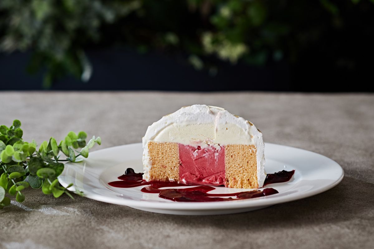 「ベイクドアラスカ（メレンゲアイスケーキ）」4200円