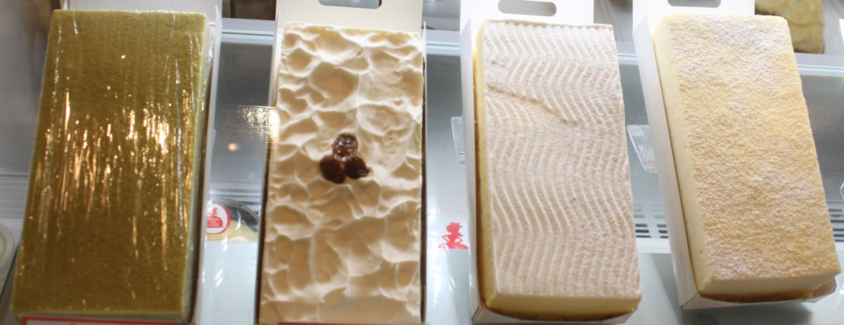 左から、とろけるお抹茶チーズケーキ　1512円、レーズンウィッチーズ　1620円、とろけるマンゴーチーズケーキ　1512円、とろけるチーズケーキ　1350円（※発送は2本以上から）