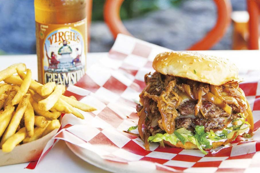 絶対おいしい！極厚パテとすき焼きビーフのダブルパンチ