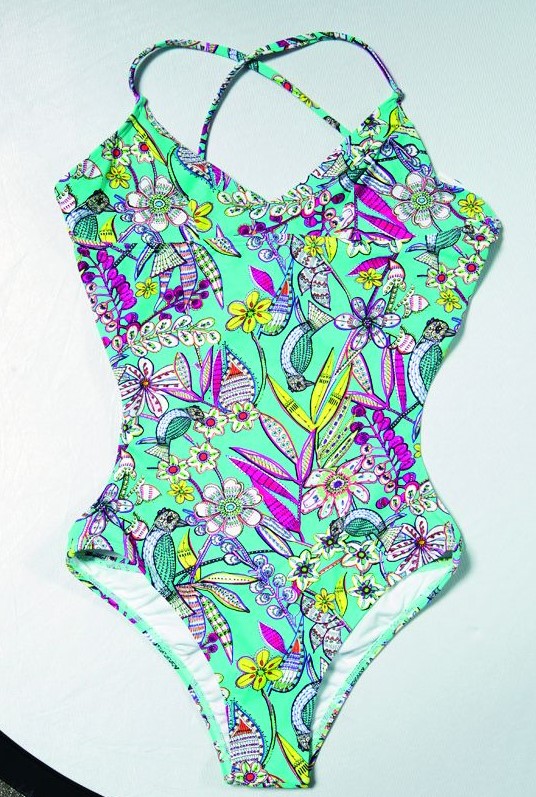 ハワイにぴったりの華やかな柄の水着は＄126。