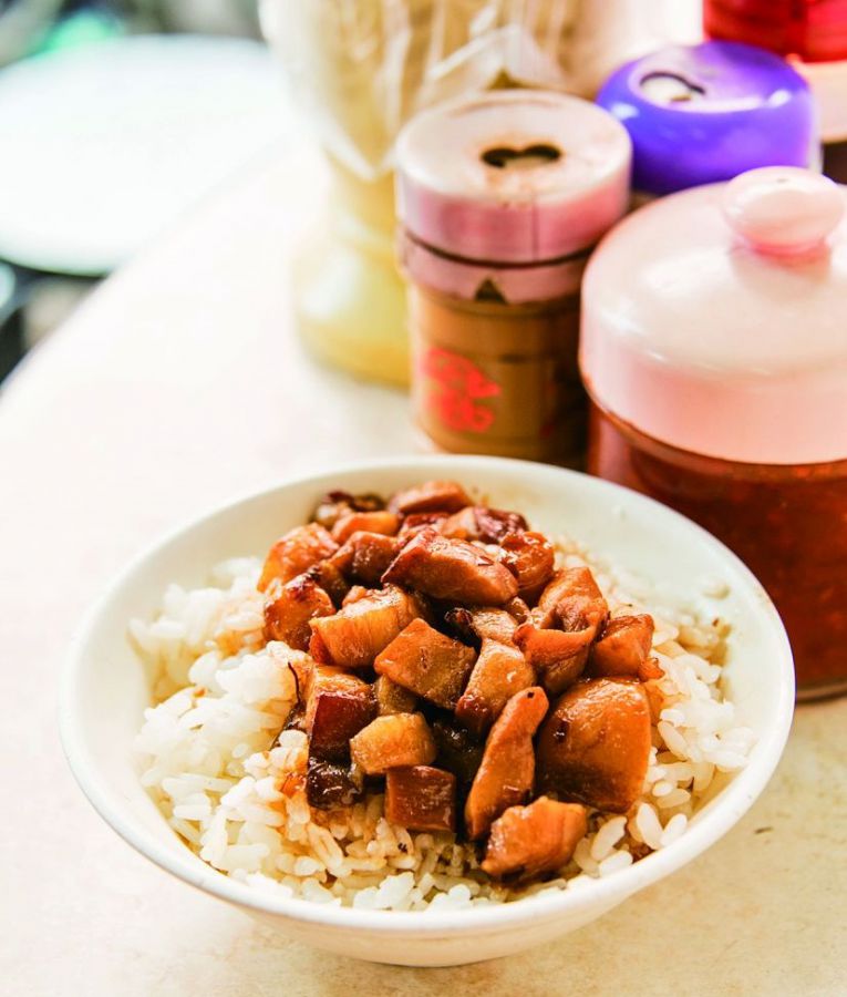 甘辛く煮込まれ、とろけるほど軟らかな豚の脂身でご飯がすすみます!魯肉飯(小)NT$20
