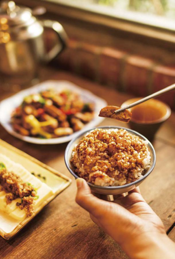 豬油拌飯(ラードと醤油ダレかけご飯)は、おかわりしたくなくなるおいしさ。NT$20
