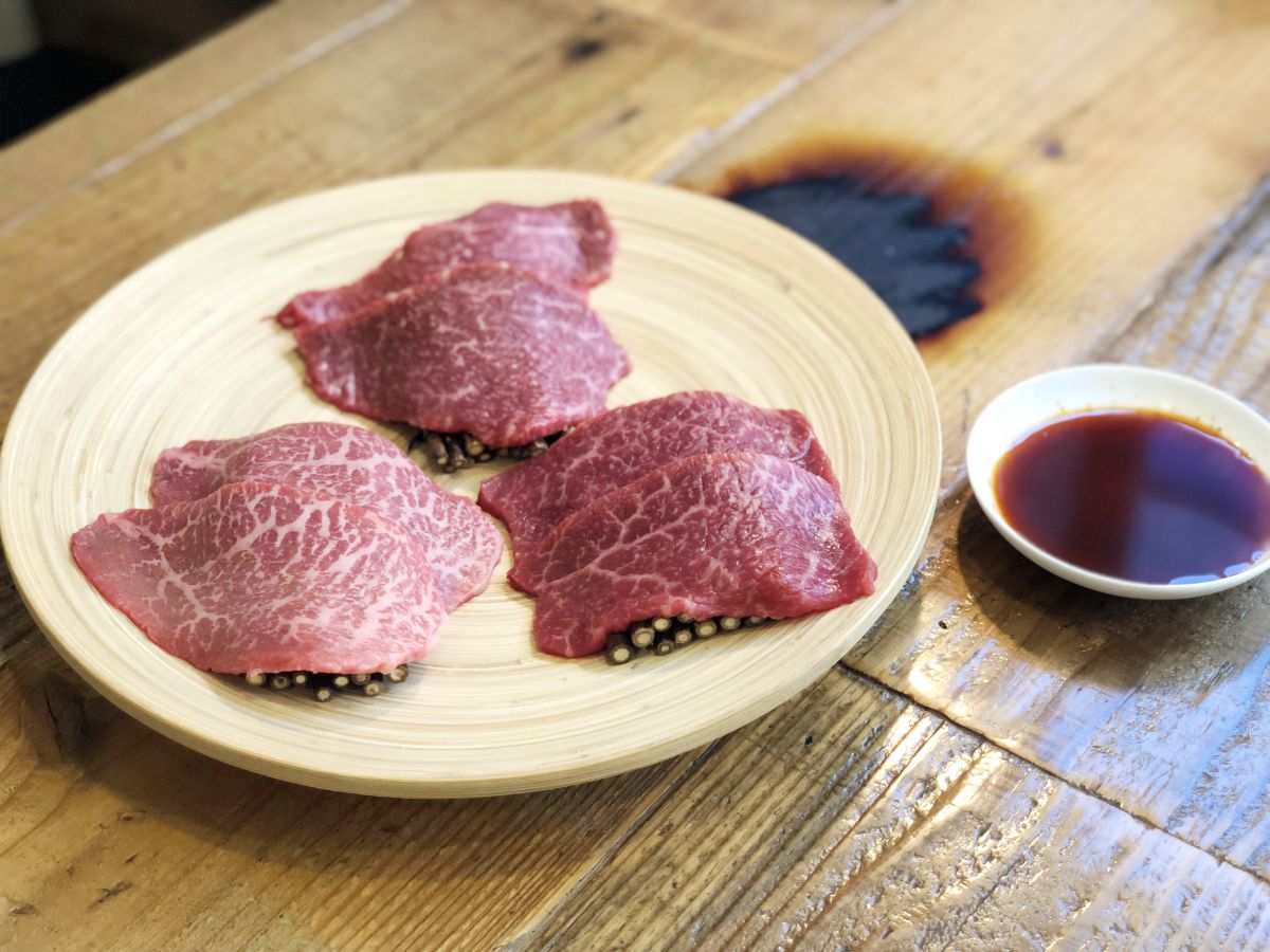 和牛三種（上：カメノコ、左下：シンシン、右下：イチモモ）2500円（税抜、写真は2人前）