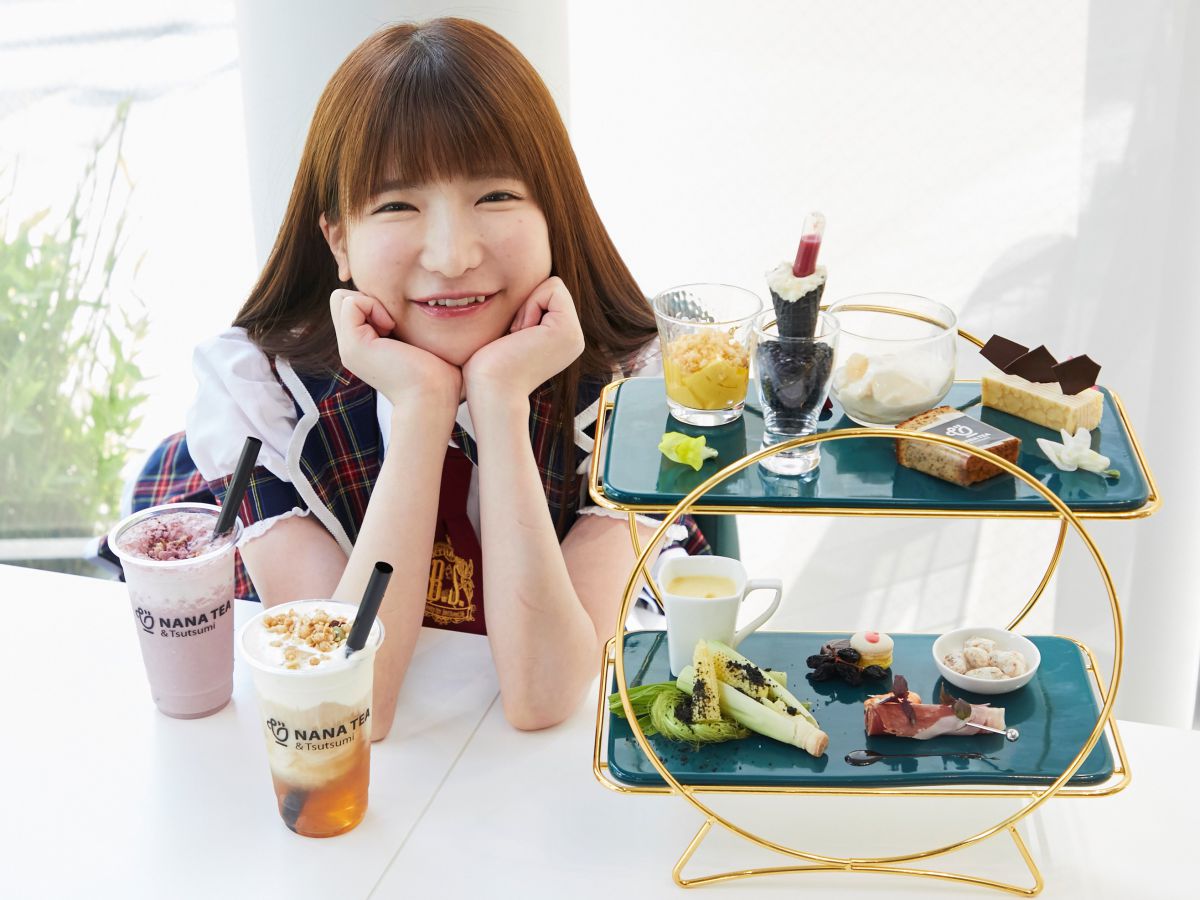 アフタヌーンティーコース（チーズティー含む） 1人分3850円、紫芋ココナッツスムージー 880円　