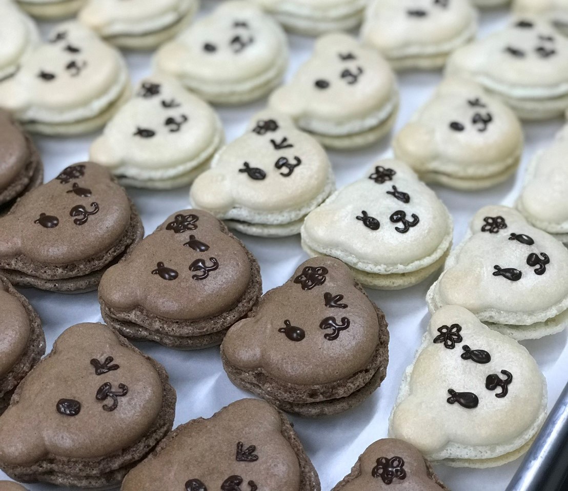 クマカロン（プレーン・ショコラ）　各320円