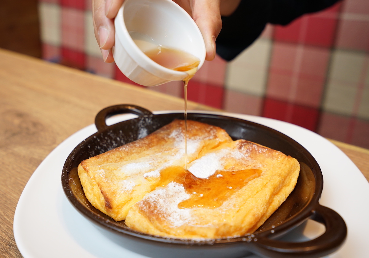 メープルシロップをたっぷりかけて