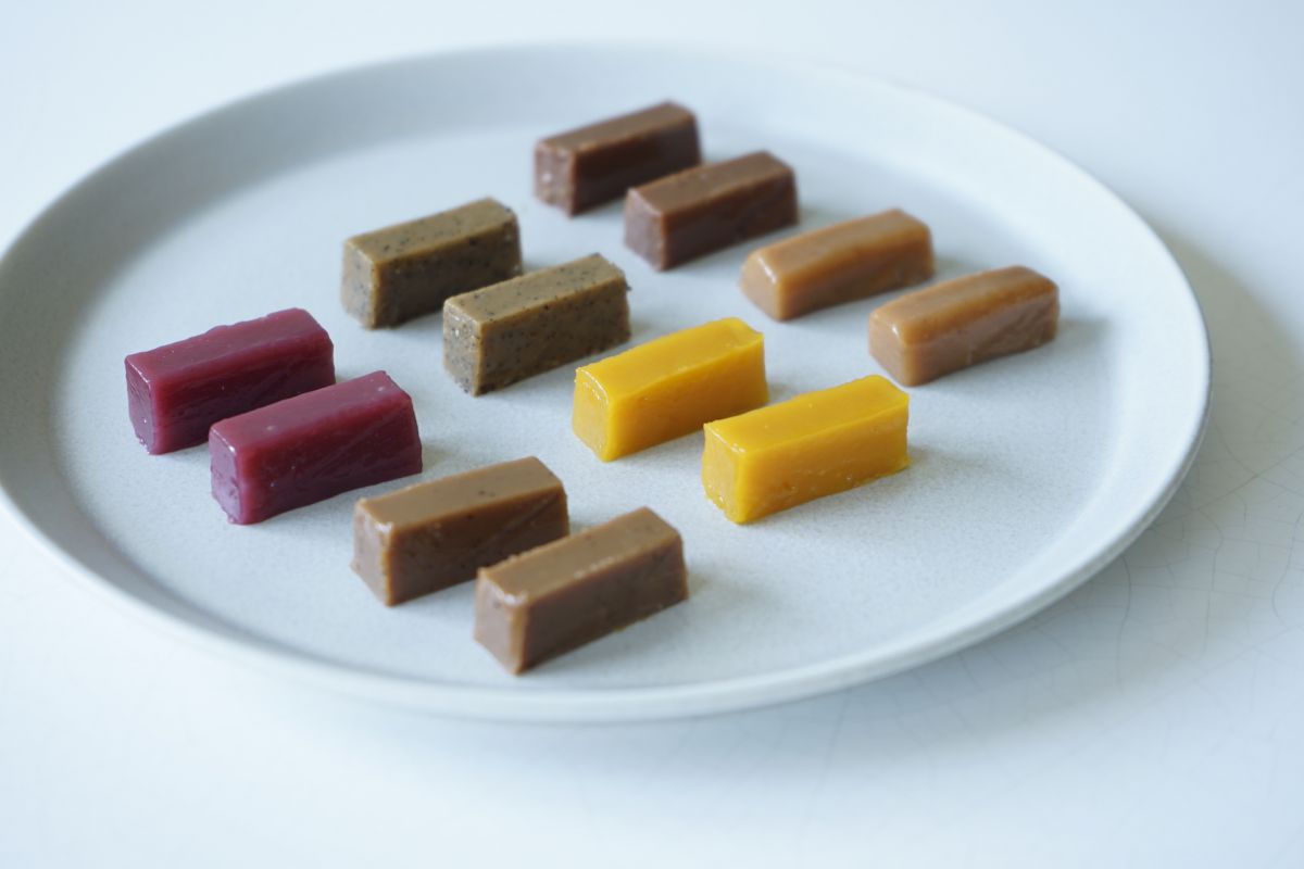 アロマ生キャラメル（12個入り）2200～2400円（フレーバーにより異なります）