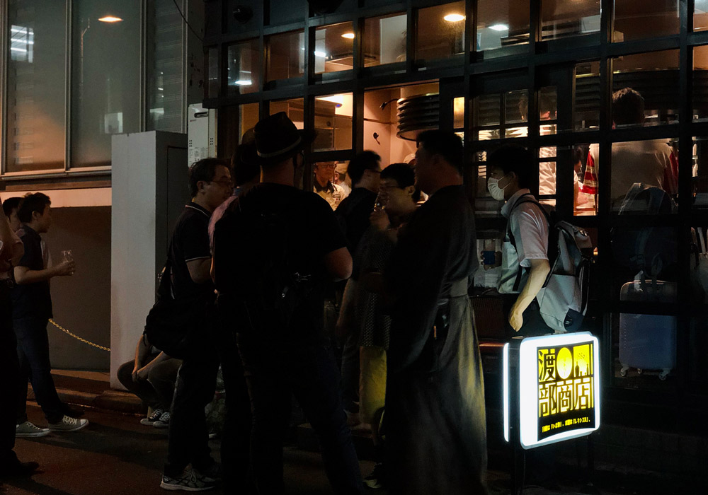 ご近所さんだけでなく遠方から訪れる常連さんも。