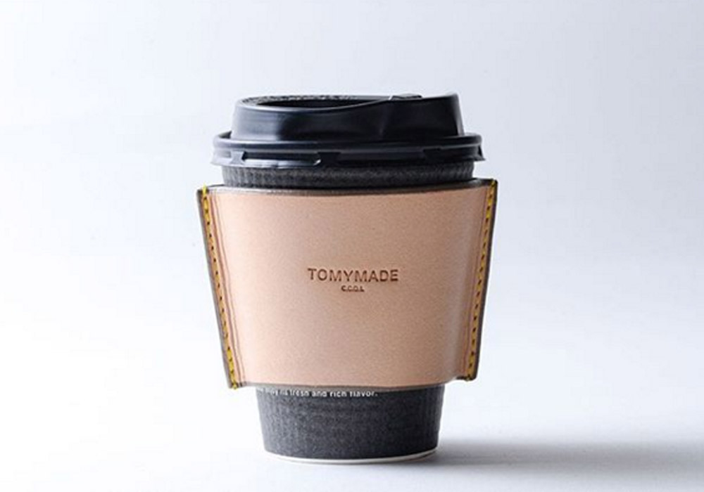 コンビ二のレギュラーサイズコーヒーがフィットする大きさです。