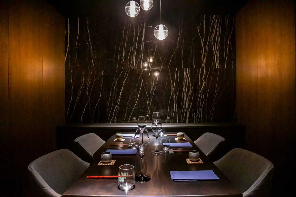 大切な人との会食には、4名と8名の個室を利用しても