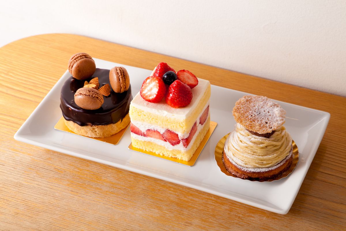 タルトショコラ540円、ガトーフレーズ650円、モンブラン600円