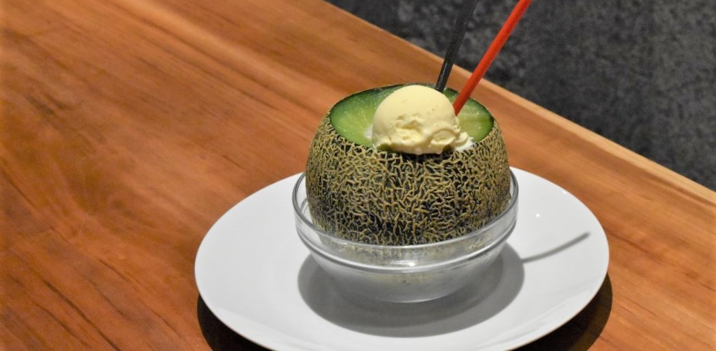 【土日20個限定】600人待ちを誇る伝説の「メロンまるごとクリームソーダ」が銀座に登場