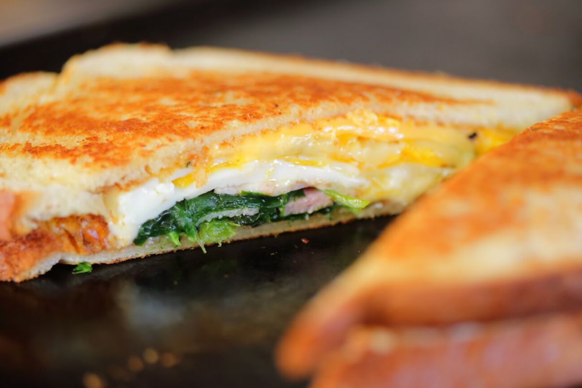 ほうれん草ベーコンチーズ eggさんど　1100円