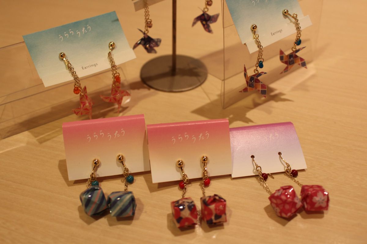 折り紙イヤリング・ピアス　各1540円