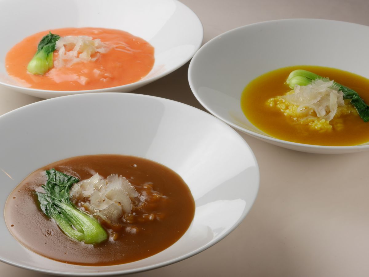 「黒のスープ 濃厚オイスターふかひれ飯・麺」1皿990円（税込）