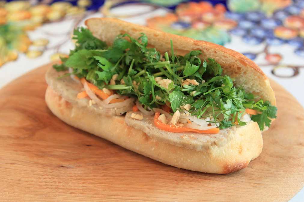 オリジナルバインミー 880円（税抜）