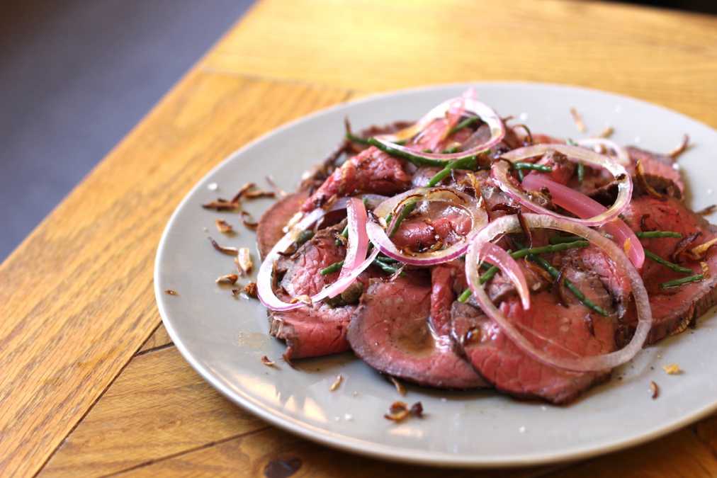 ローストビーフ、赤タマネギ、シーアスパラ、バジル　1980円