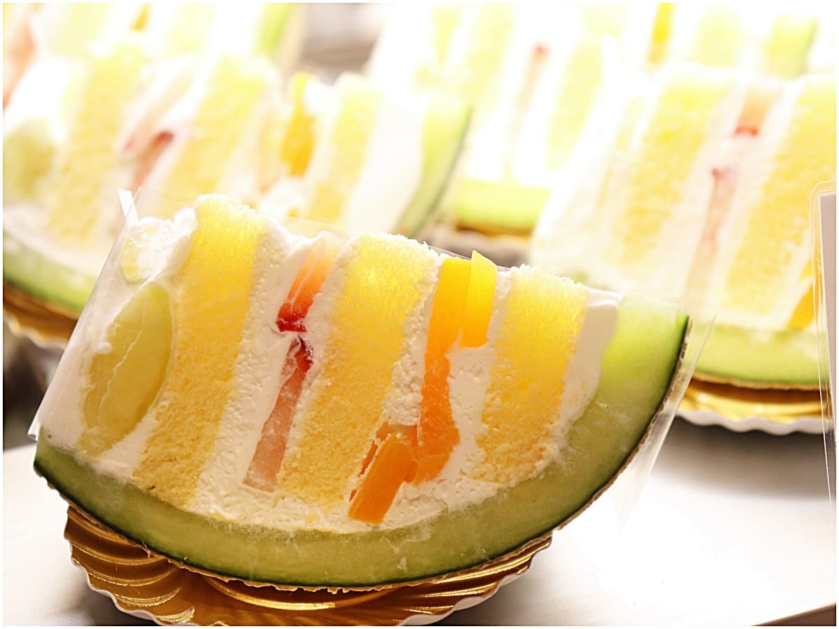 メロンケーキ 1/8サイズ 1000円（税抜）　※取材時の金額。時期や仕入れるメロンにて変動します。