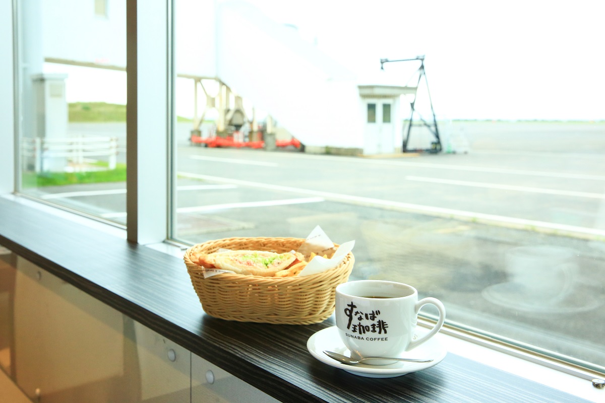 砂焼きコーヒー440円、かにホットサンド770円