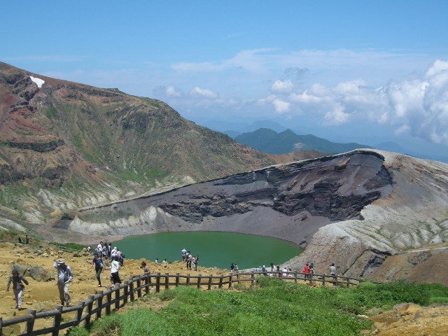 太陽光によって様々に色が変わる/(一社)蔵王町観光物産協会