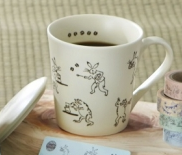 「フタ付マグ（鳥獣戯画）」　1600円＋税