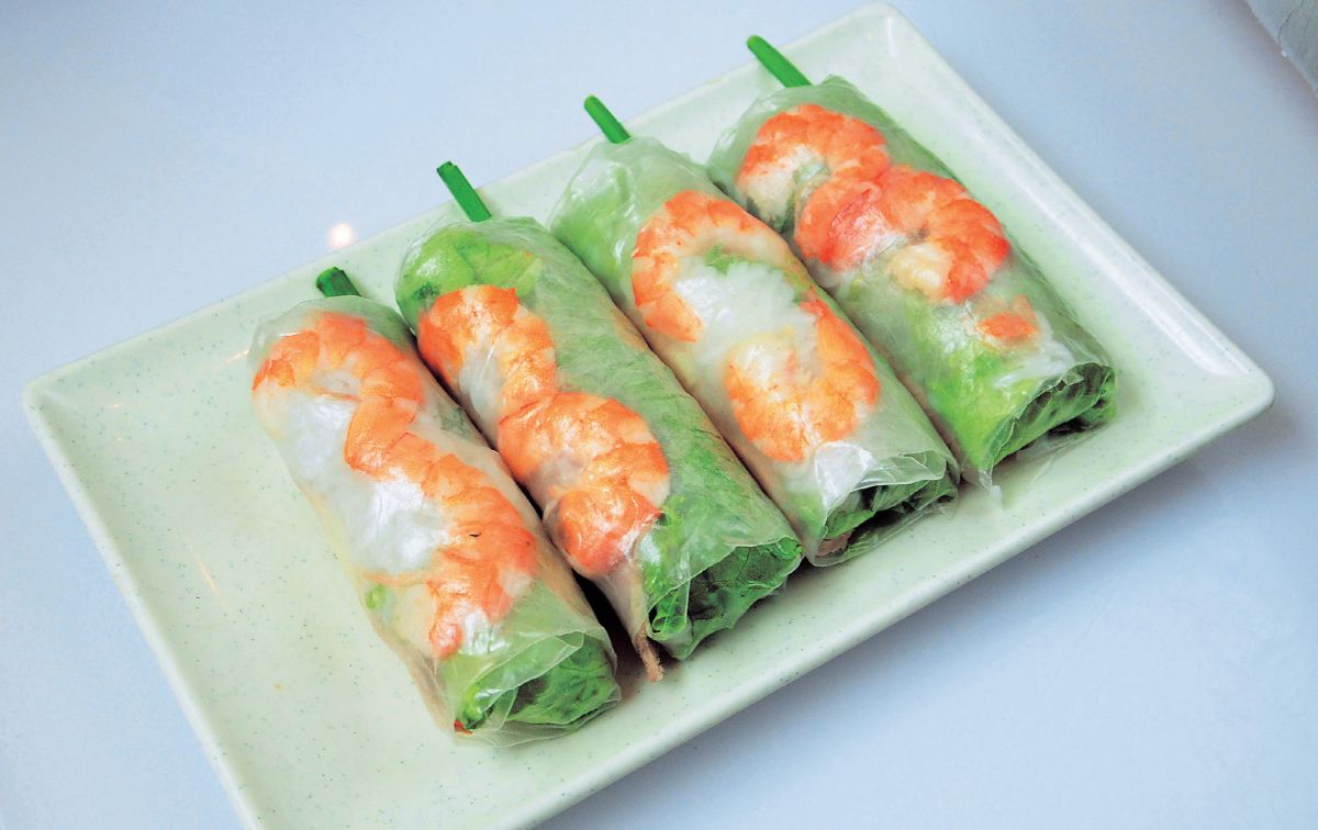 エビと豚肉の生春巻（6万VND）。濃厚なピーナッツダレに付けていただきます♪