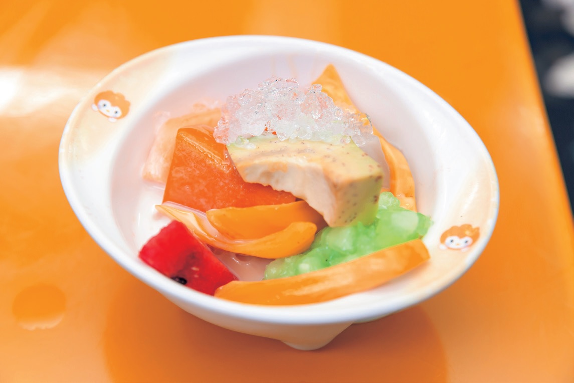 「フルーツの練乳がけ」2万5000VND