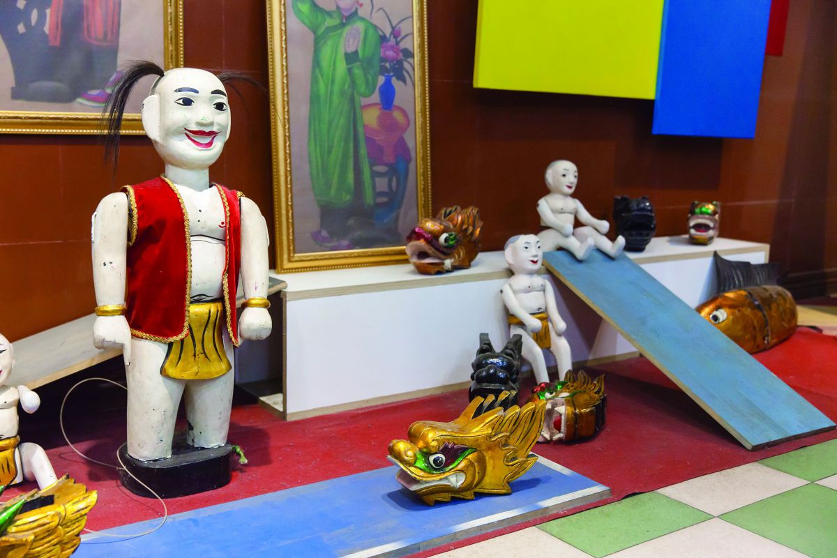 実際に使われている人形やミニチュアの展示も