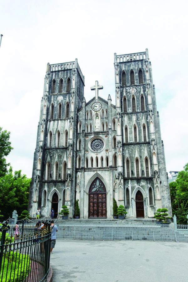 ひときわ目をひく教会前は、マストな記念撮影スポット!