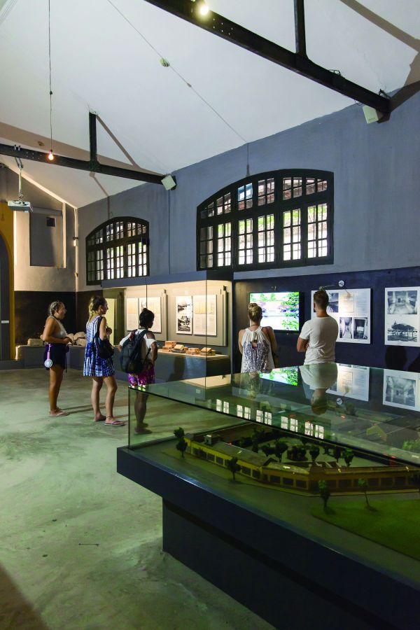 館内には当時の資料を展示