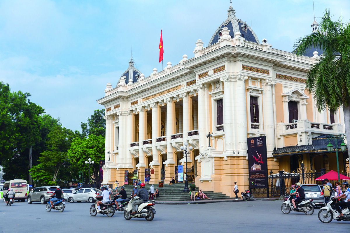 フランスのオペラ座を模して造られた風格ある建物