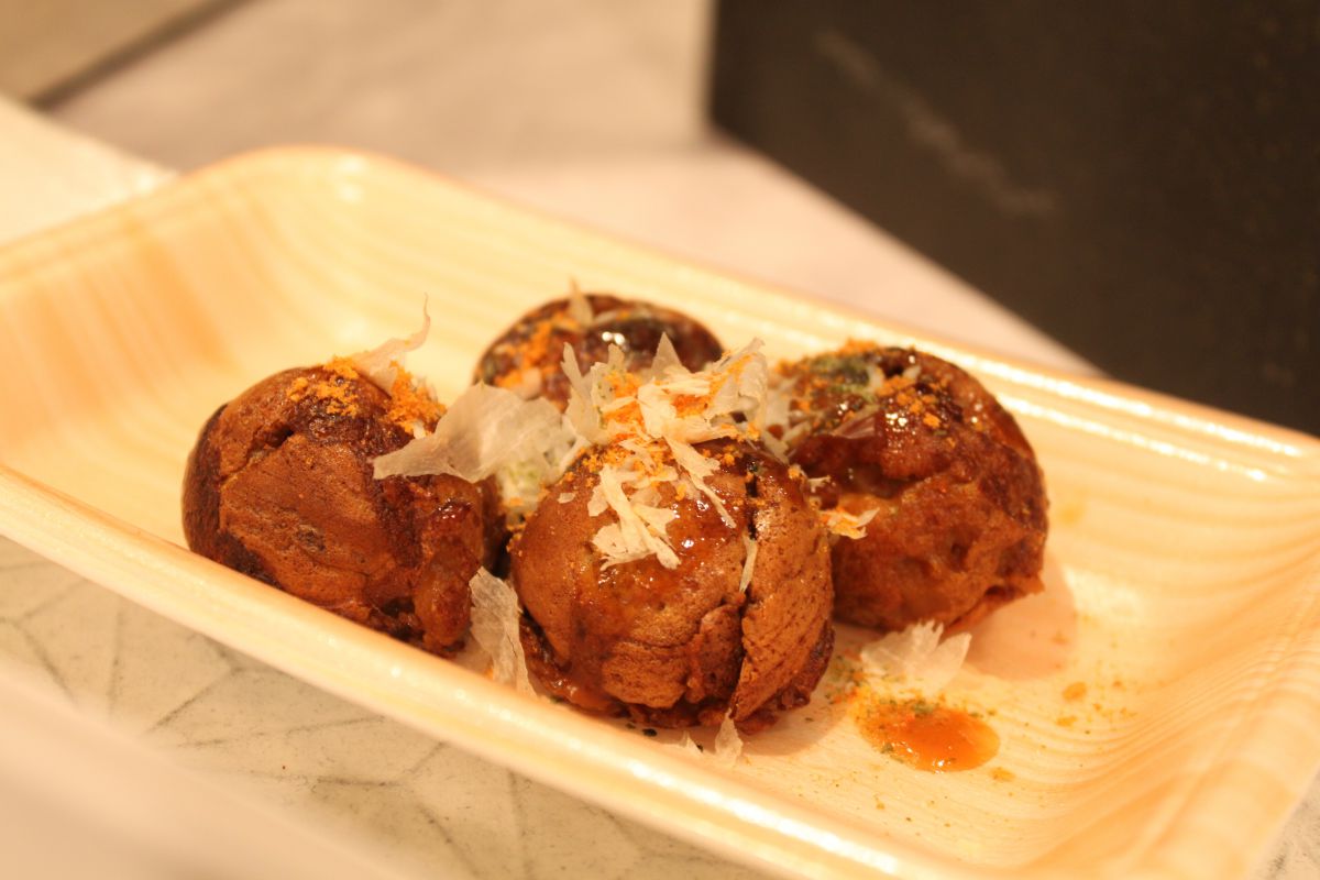 たこ焼き、いやオマールエビです 1200円