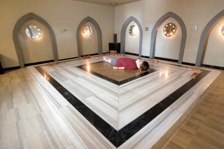 トルコの古代の公衆浴場を再現したハマムルーム