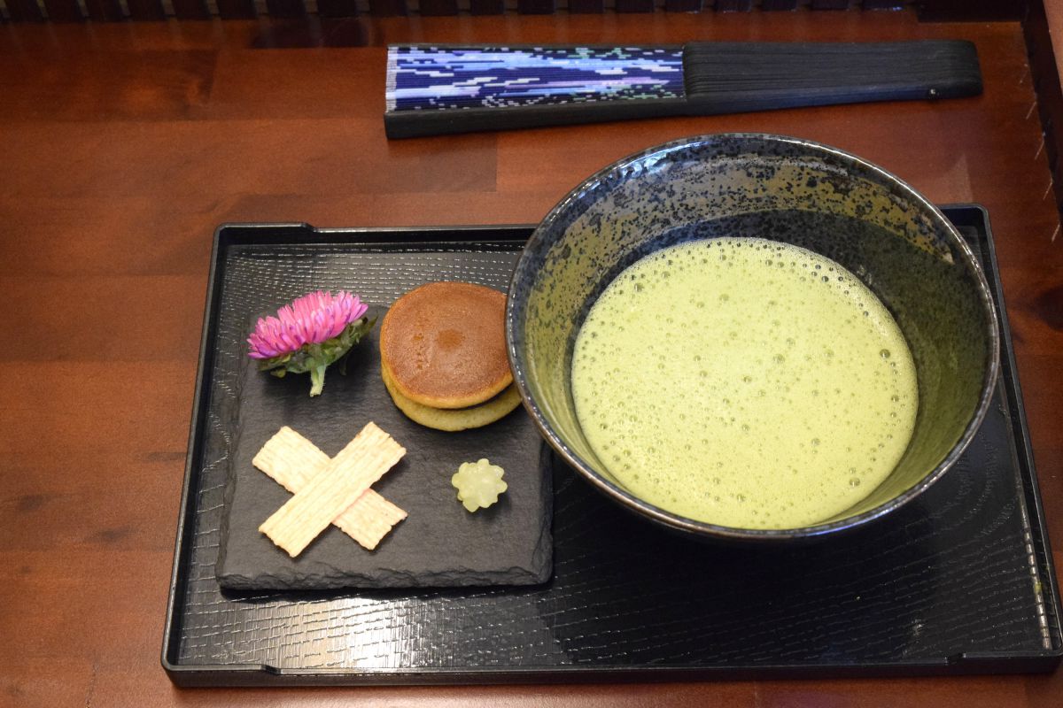 抹茶と小菓子
