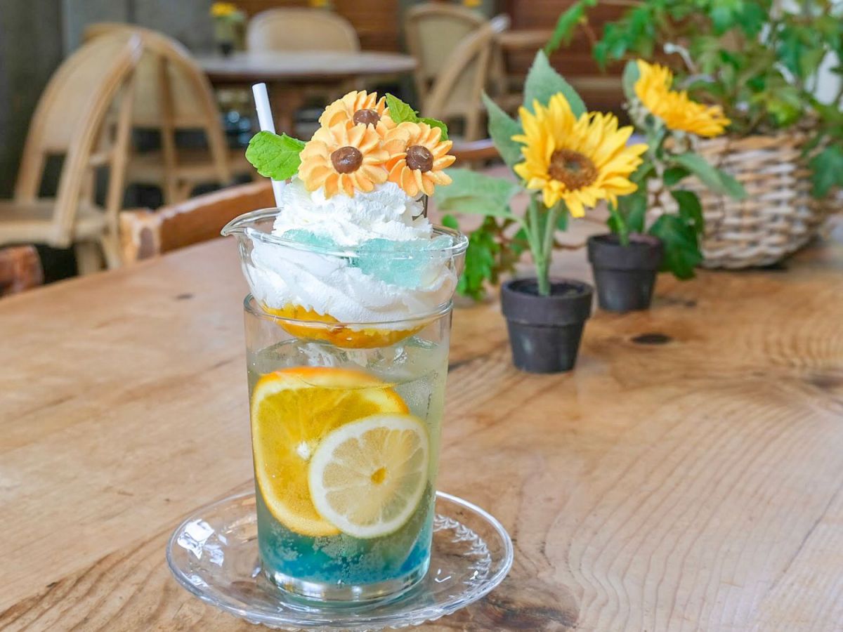 「向日葵パフェソーダ」1200円（税抜）
