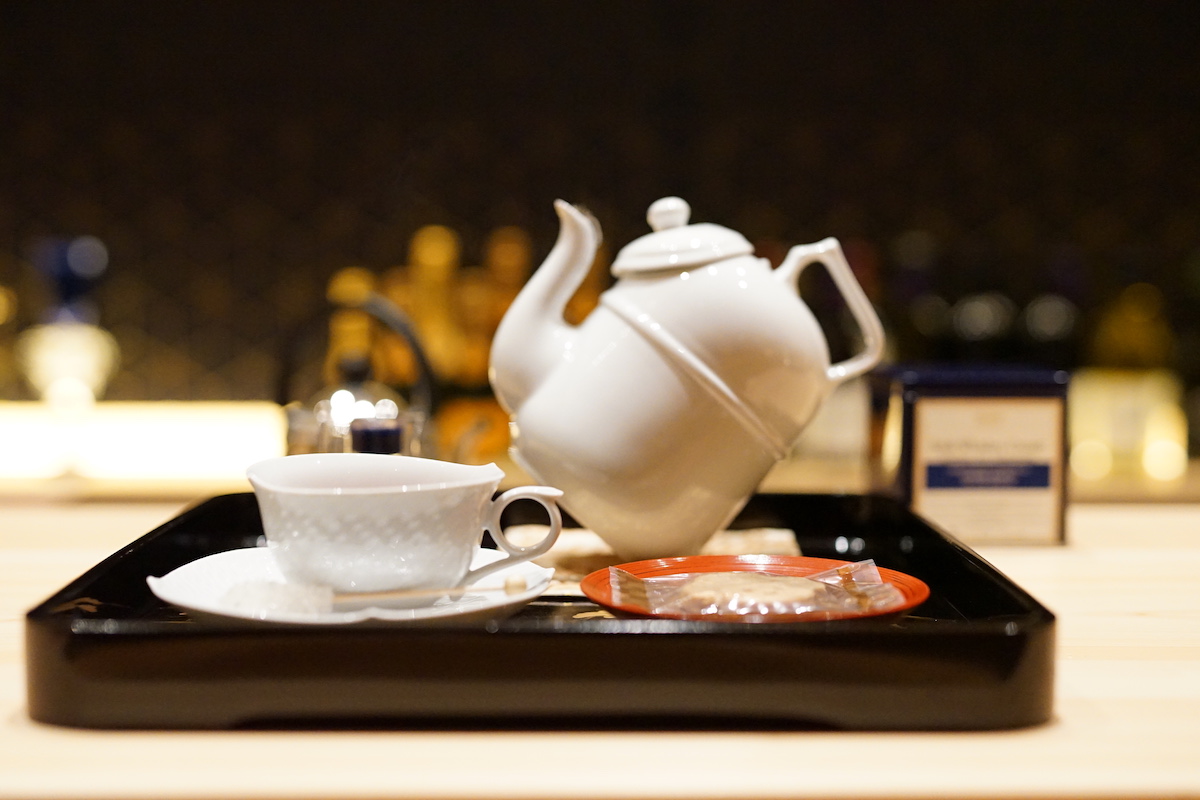 特製ポット仕立て紅茶 舞妓クッキー付き 1320円