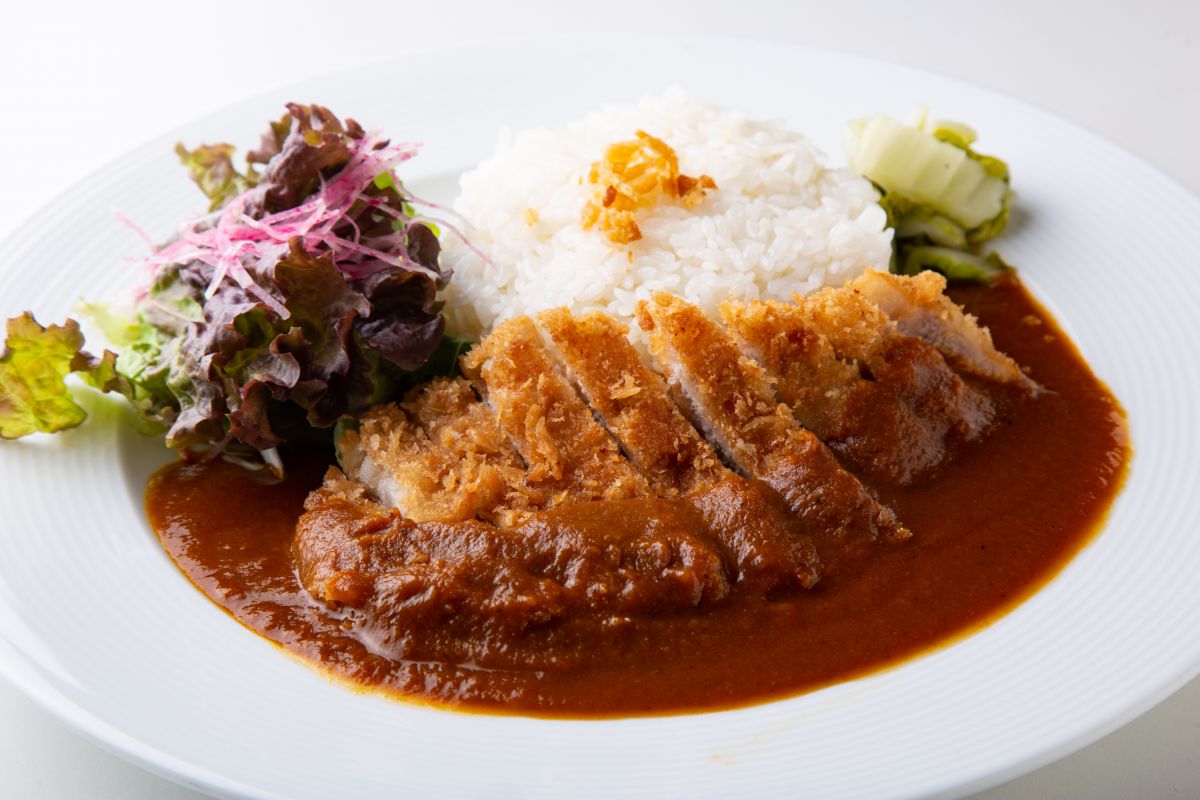 和とんもち豚プレミアムカツカレー1620円、ドリンクセット1920円