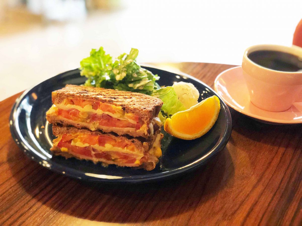 くるみと黒米パンのパニーニ （ドリンク付）1500円（税込）