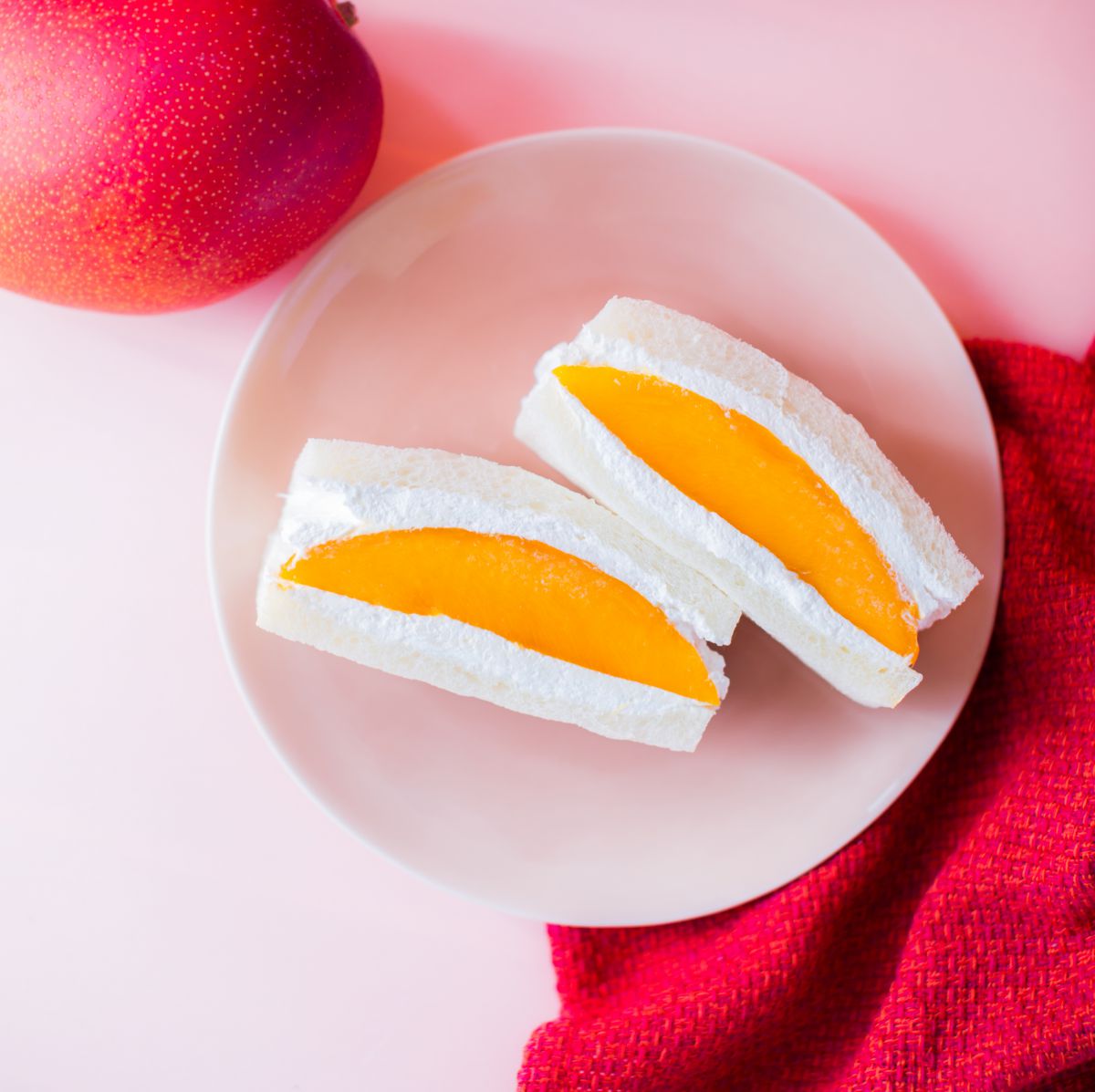 宮崎マンゴーサンド　417円（税抜）