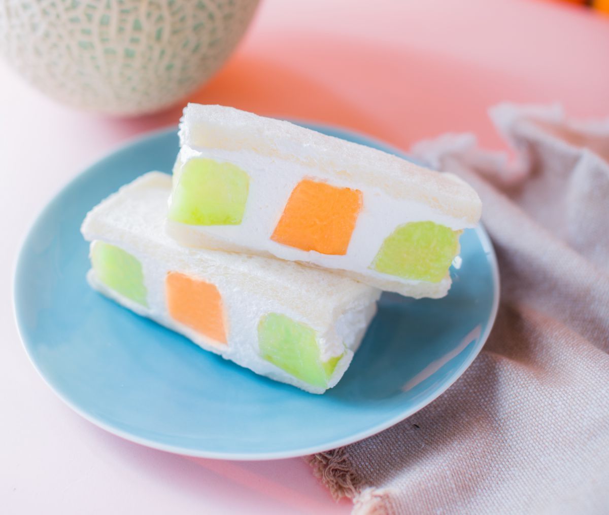 メロンサンド 417円（税抜）