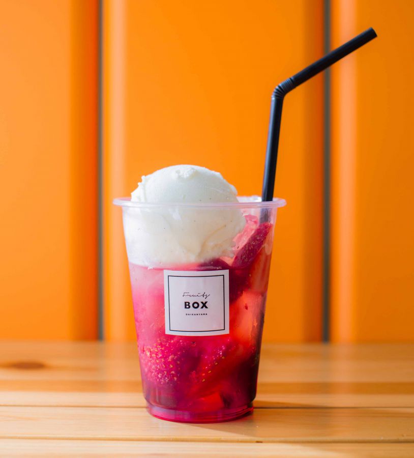 イチゴノソーダ アイストッピング付き　500円（税抜） 