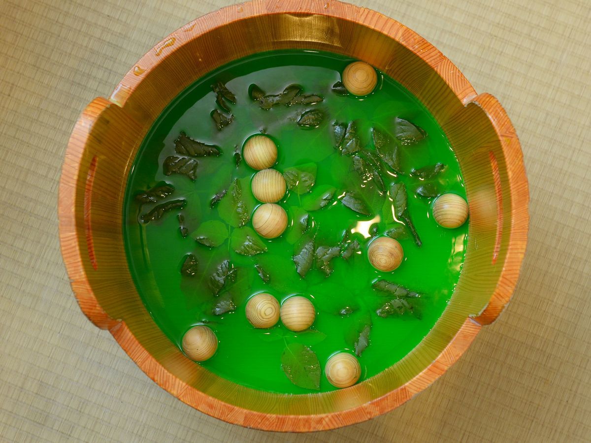 （緑茶の足湯＋フットマッサージ＋1ドリンク30分4400円、50分6600円）