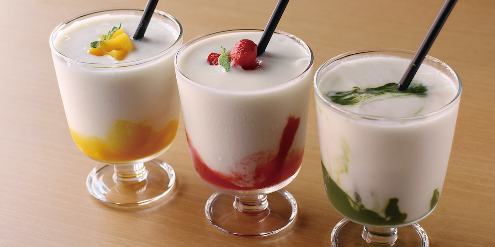 自家製米麹甘酒スムージー（マンゴー、ストロベリー、抹茶）各540円