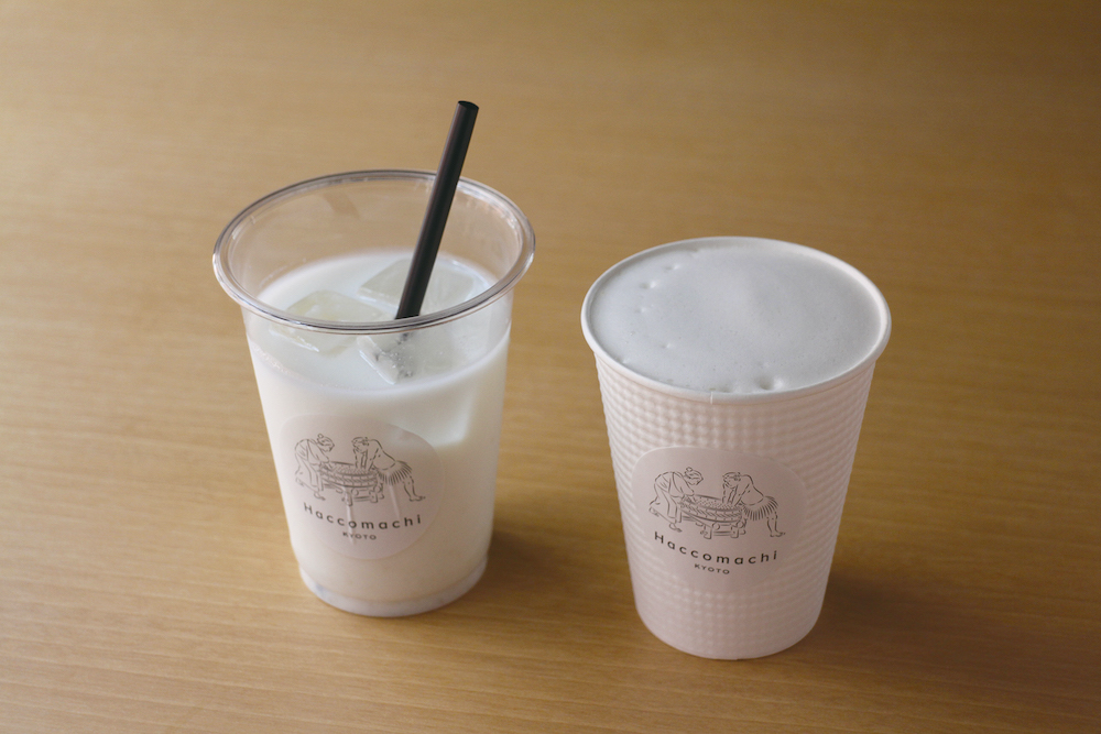 自家製米麹甘酒ラテ（ホット・アイス）420円 ※写真はテイクアウト