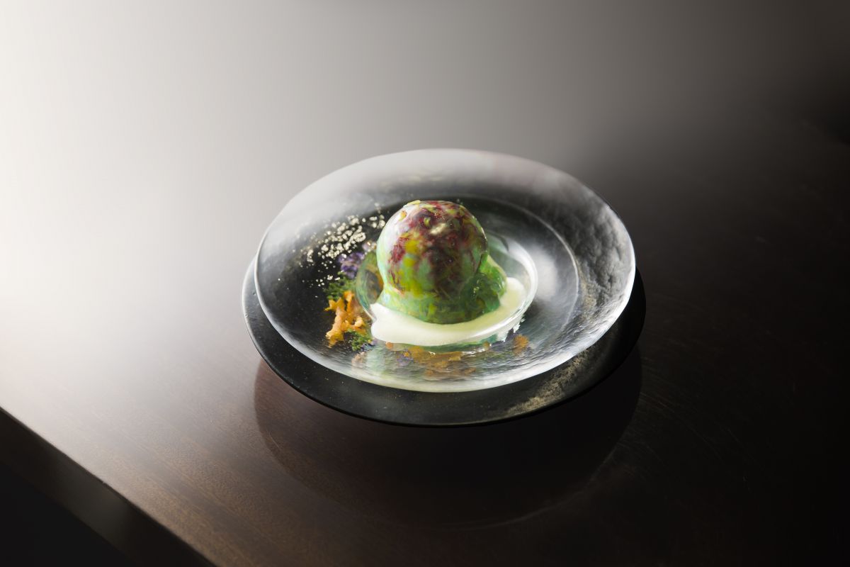 「バジルのアイスとムースフロマージュ」（ドリンク付）2200円（税抜）／JOTARO SAITO CAFÉ