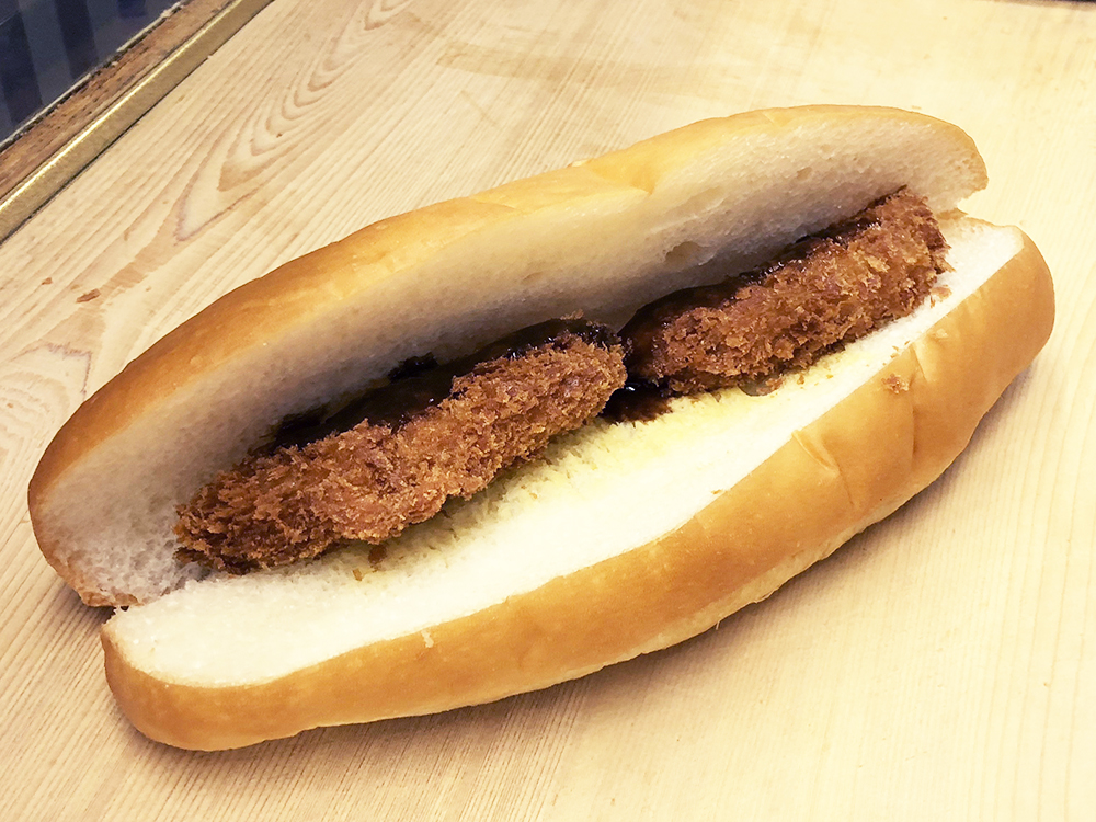 コロッケパン 330円（税込）