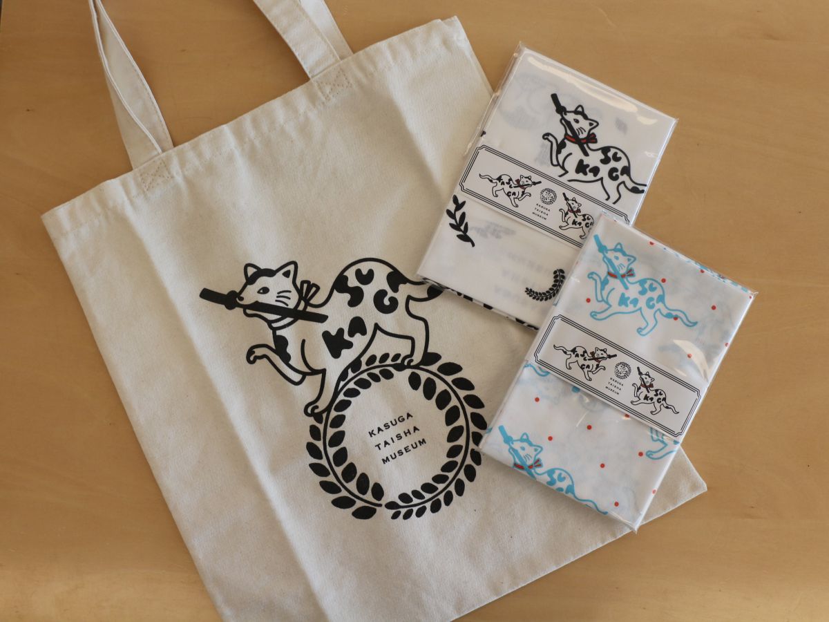 トートバッグ1000円、手ぬぐい1000円