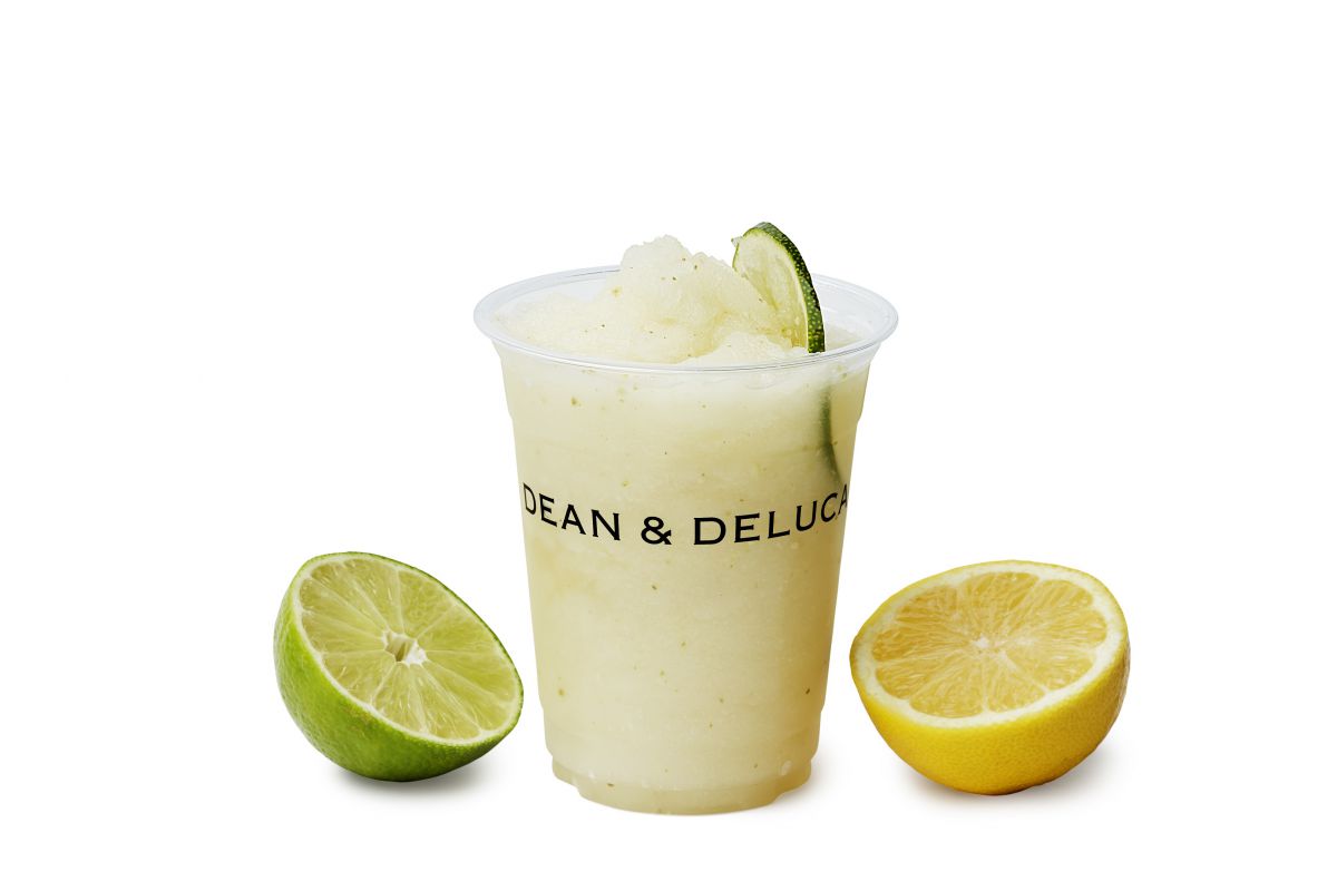 「レモンライム フラッペ」テイクアウト583円、イートイン594円。