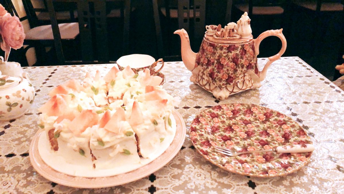 200種類以上の洋食器に感動！「カフェ アコリット」で自分だけのティータイムを